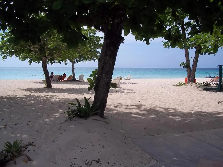 Studio Apt On 7 Mile Beach At Negril Beach Club