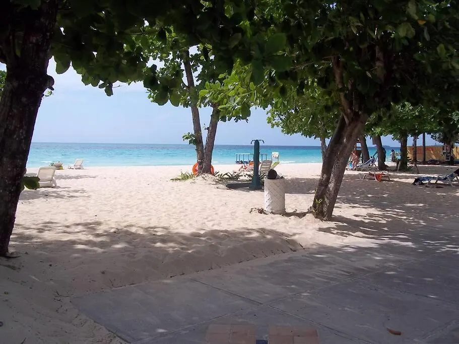 Studio Apt On 7 Mile Beach At Negril Beach Club